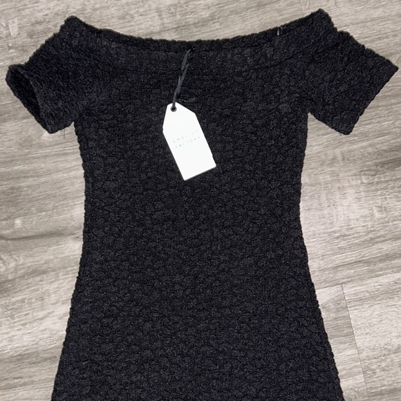 English factory off the shoulder textured midi dress - Picture 7 of 10